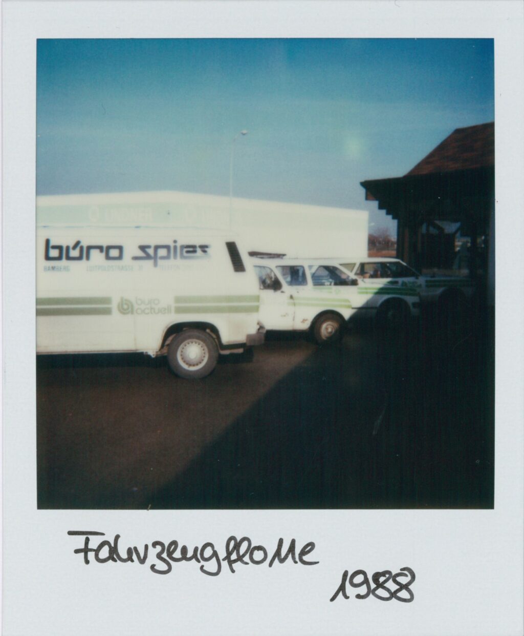 Historisches Bild von der ehemaligen Fahrzeugbeschriftung